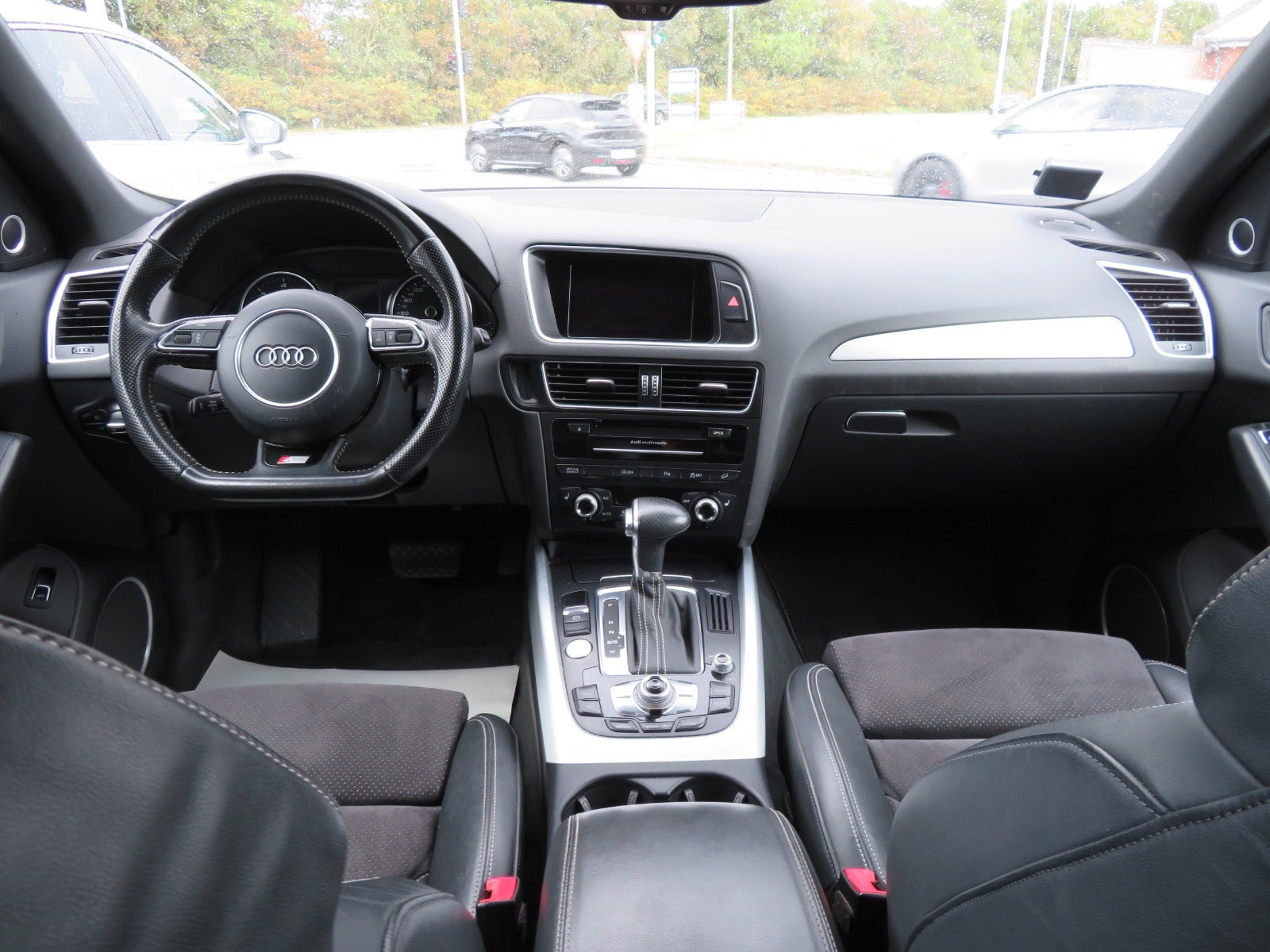 Sort Audi Q5 fra 2016