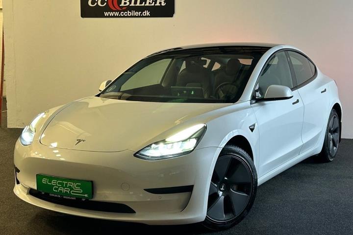 Hvid Tesla Model 3 fra 2022