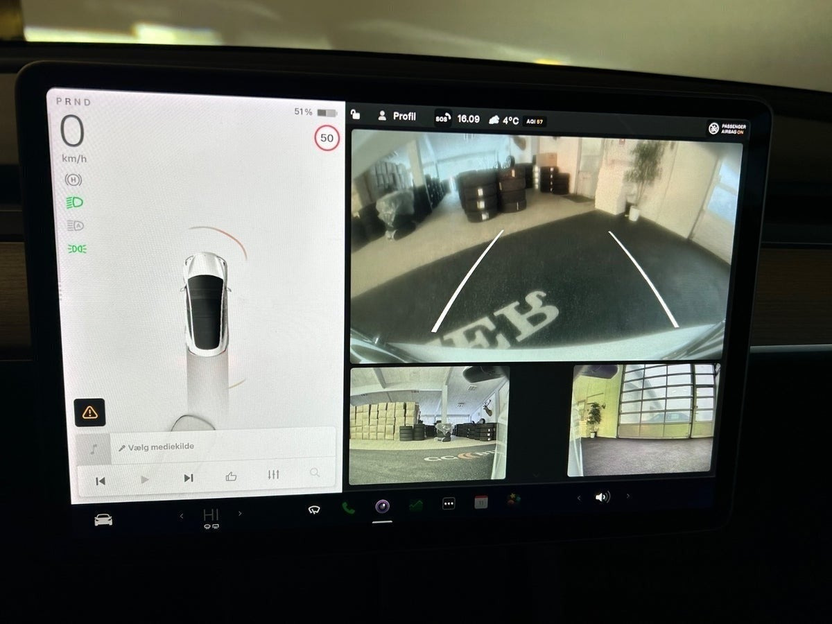 Hvid Tesla Model 3 fra 2022