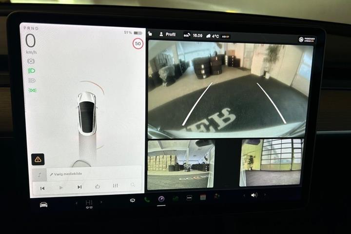 Hvid Tesla Model 3 fra 2022
