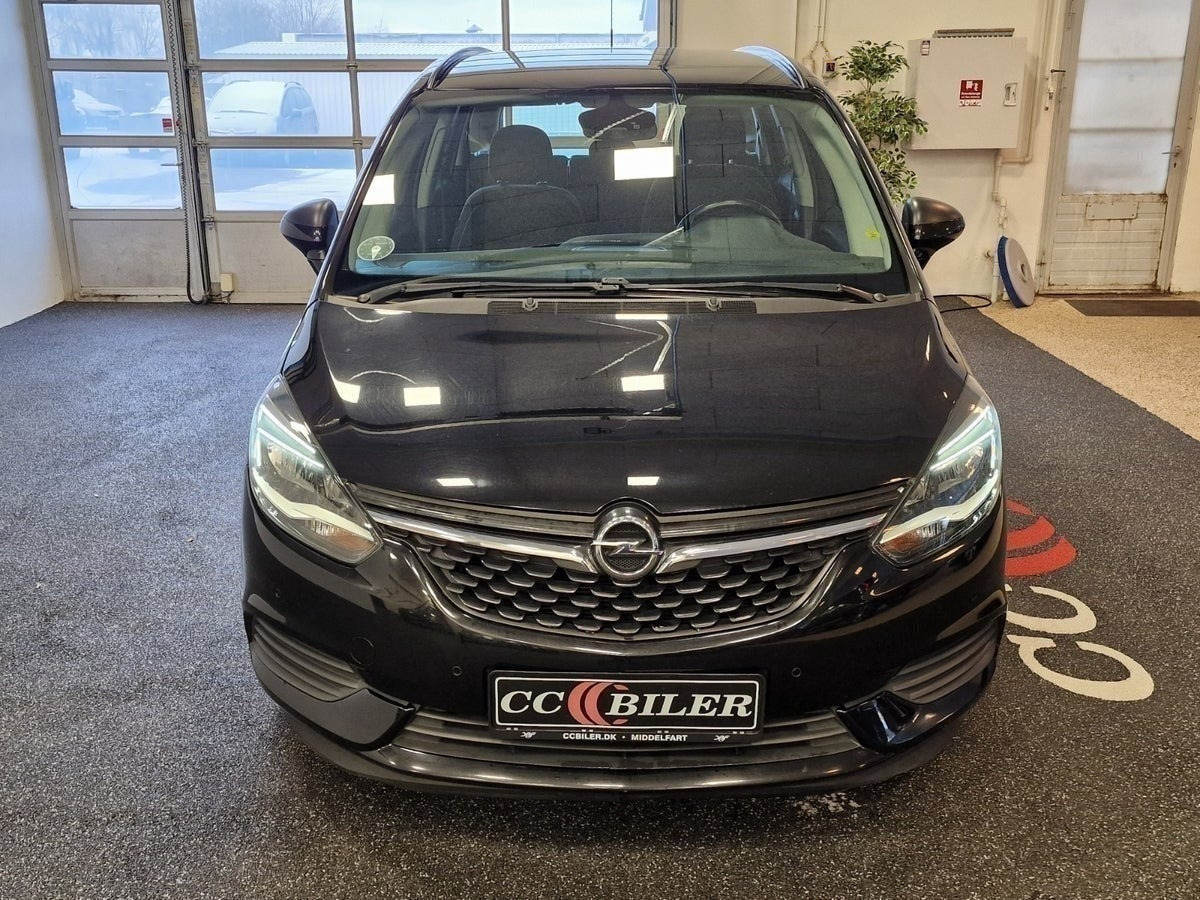 Sort Opel Zafira Tourer fra 2017