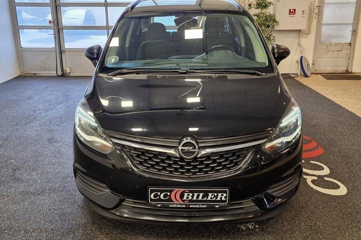 Sort Opel Zafira Tourer fra 2017