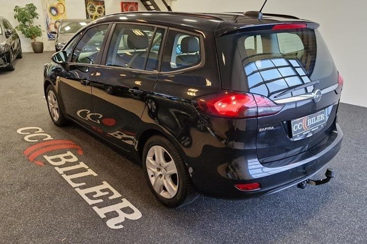 Sort Opel Zafira Tourer fra 2017