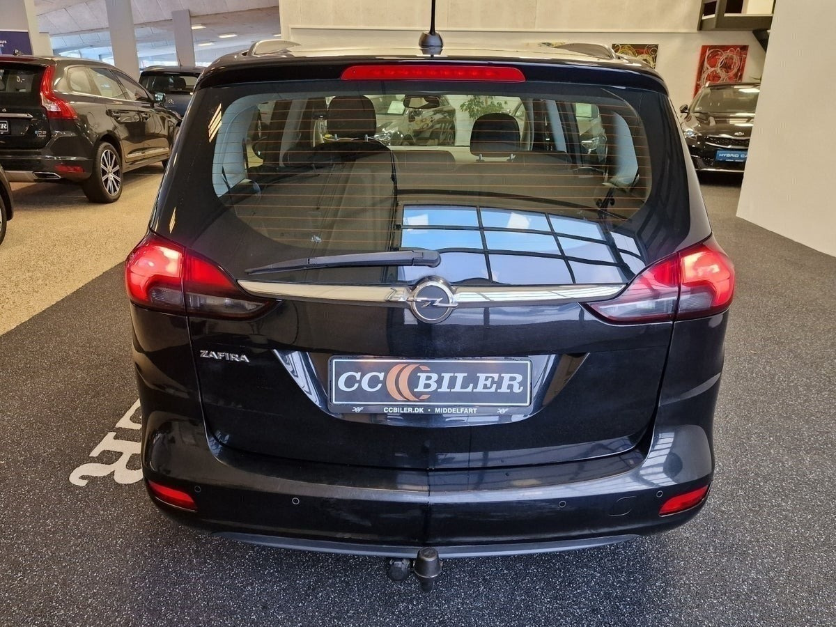 Sort Opel Zafira Tourer fra 2017