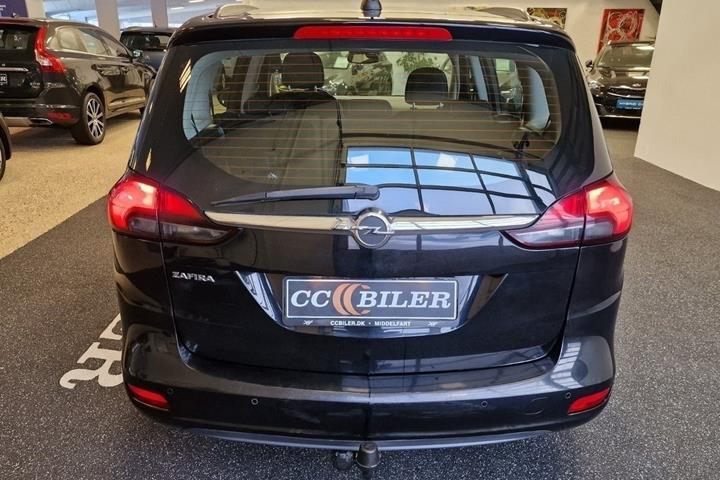 Sort Opel Zafira Tourer fra 2017