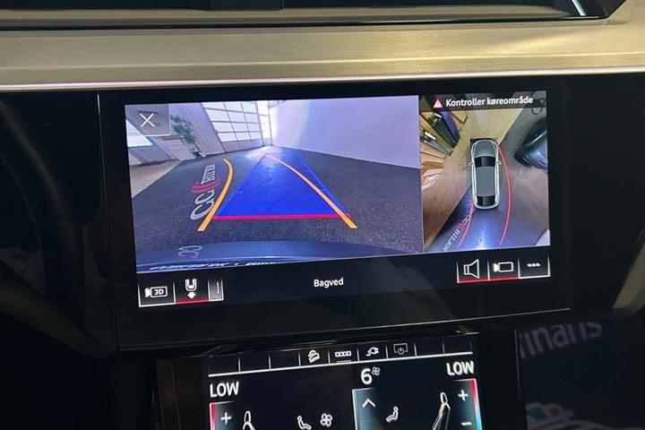 Grå Audi e-tron fra 2023