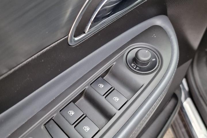 Sort Opel Mokka fra 2015