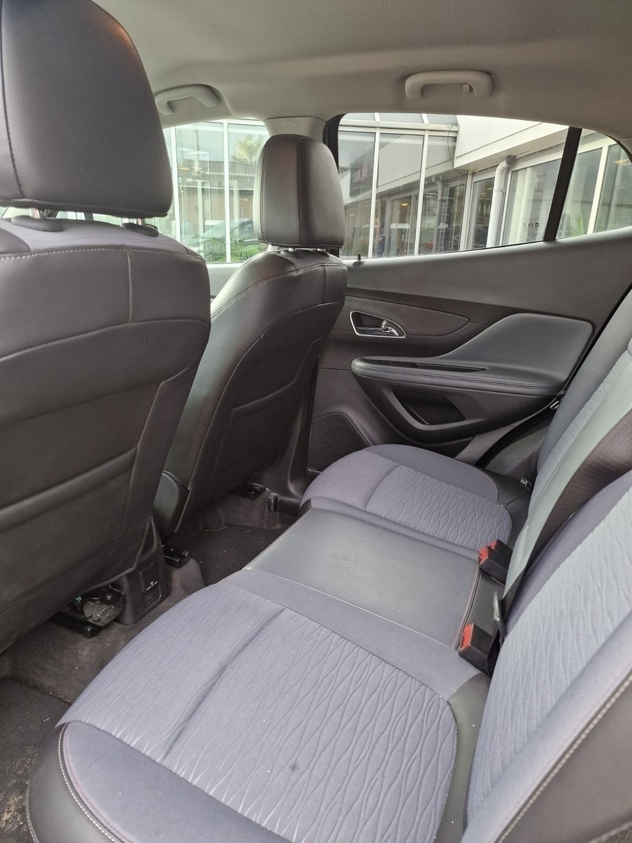 Sort Opel Mokka fra 2015