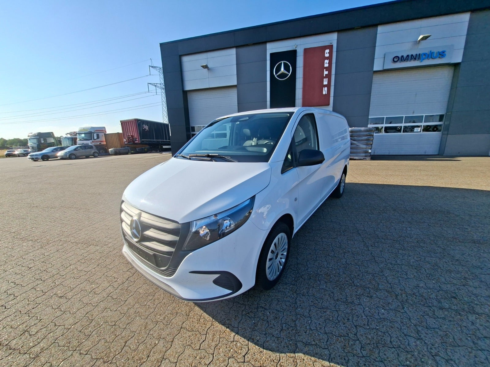 Hvid Mercedes Vito 114 fra 2024