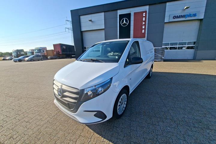 Hvid Mercedes Vito 114 fra 2024