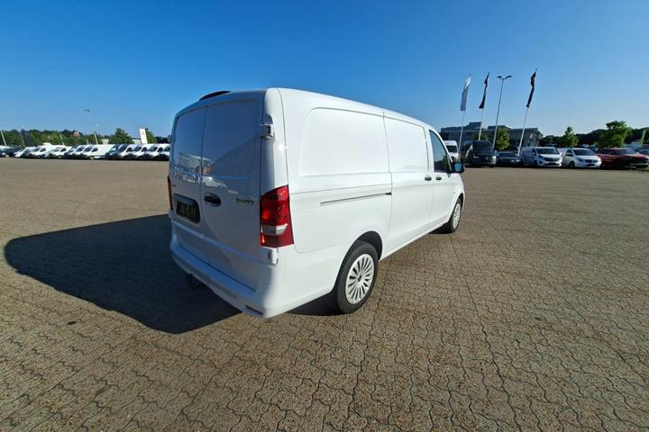 Hvid Mercedes Vito 114 fra 2024