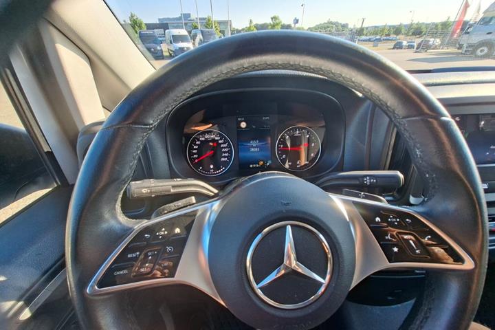 Hvid Mercedes Vito 114 fra 2024