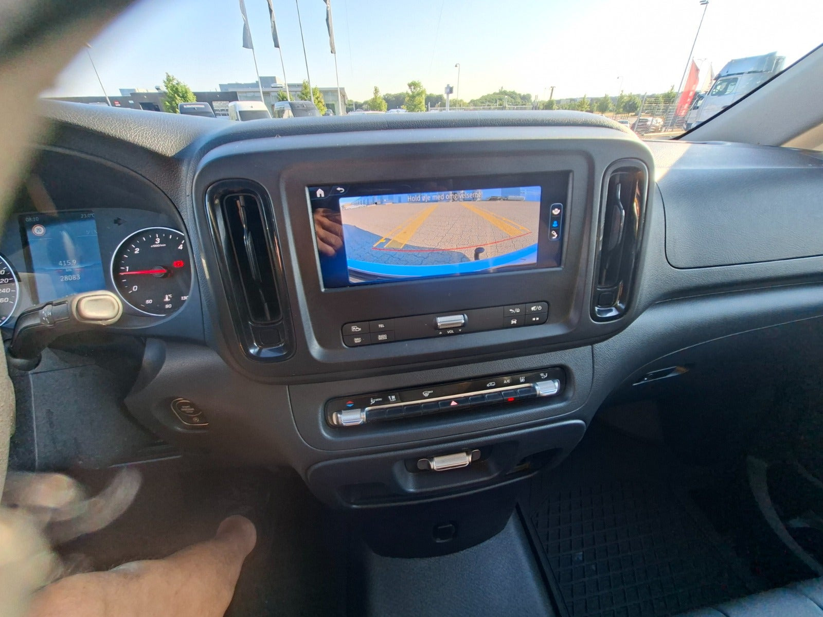 Hvid Mercedes Vito 114 fra 2024