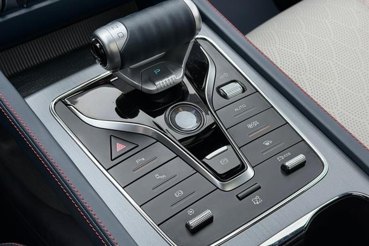 Grå BYD Atto 3 fra 2023