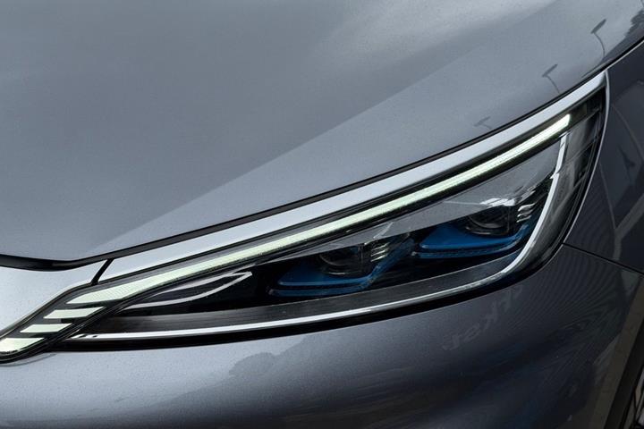 Grå BYD Atto 3 fra 2023