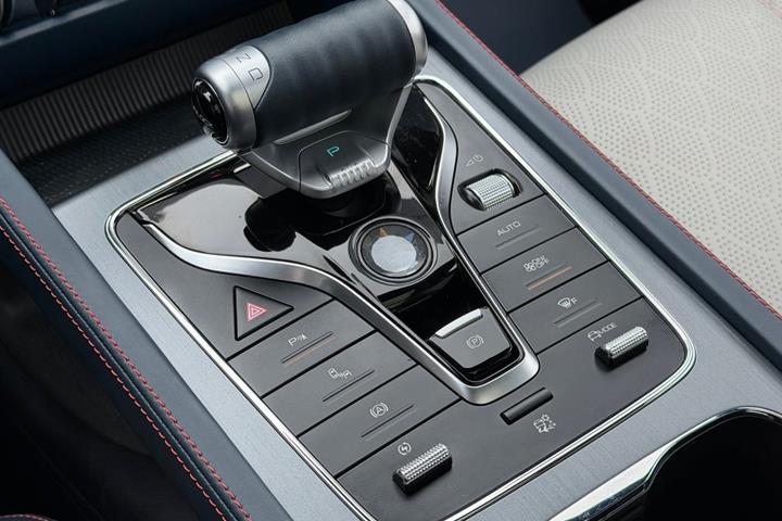 Grå BYD Atto 3 fra 2023
