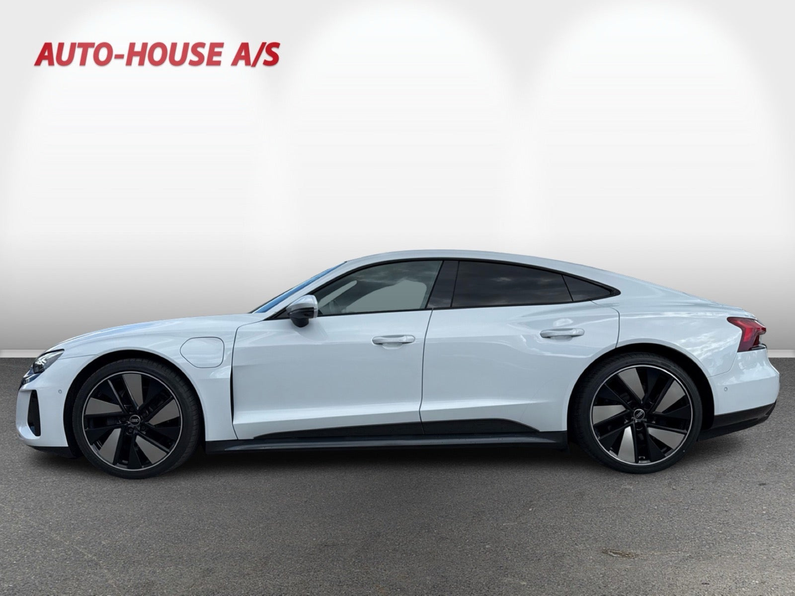 Hvid Audi e-tron GT fra 2023