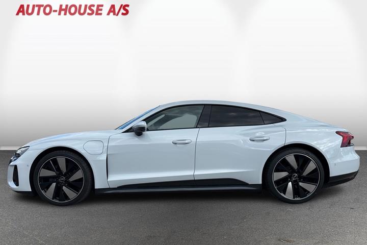 Hvid Audi e-tron GT fra 2023