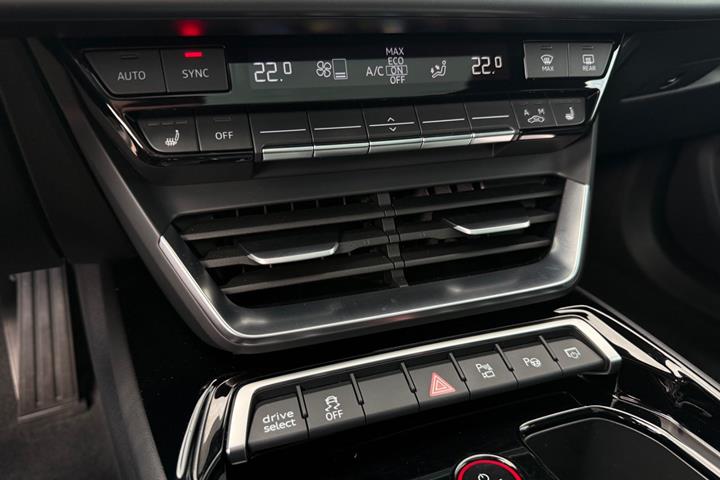 Hvid Audi e-tron GT fra 2023