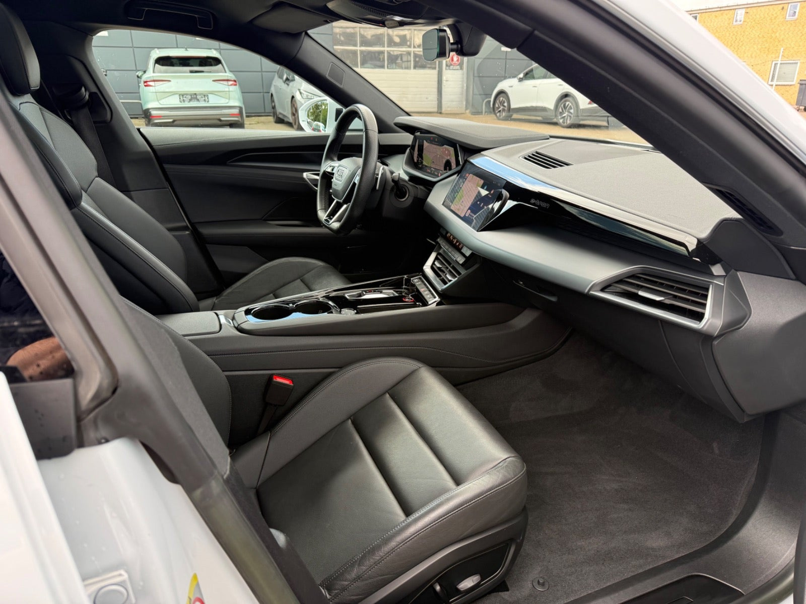 Hvid Audi e-tron GT fra 2023