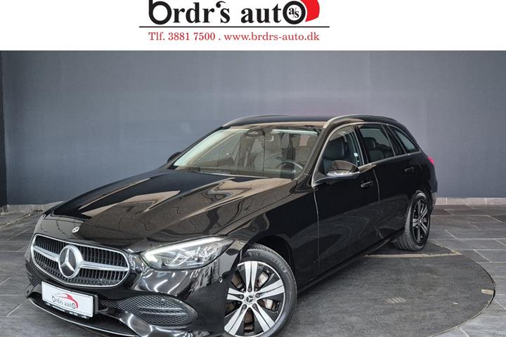 Sort Mercedes C300 e fra 2022 set udefra