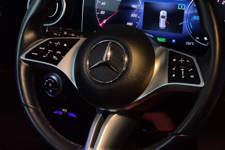 Sort Mercedes C300 e fra 2022