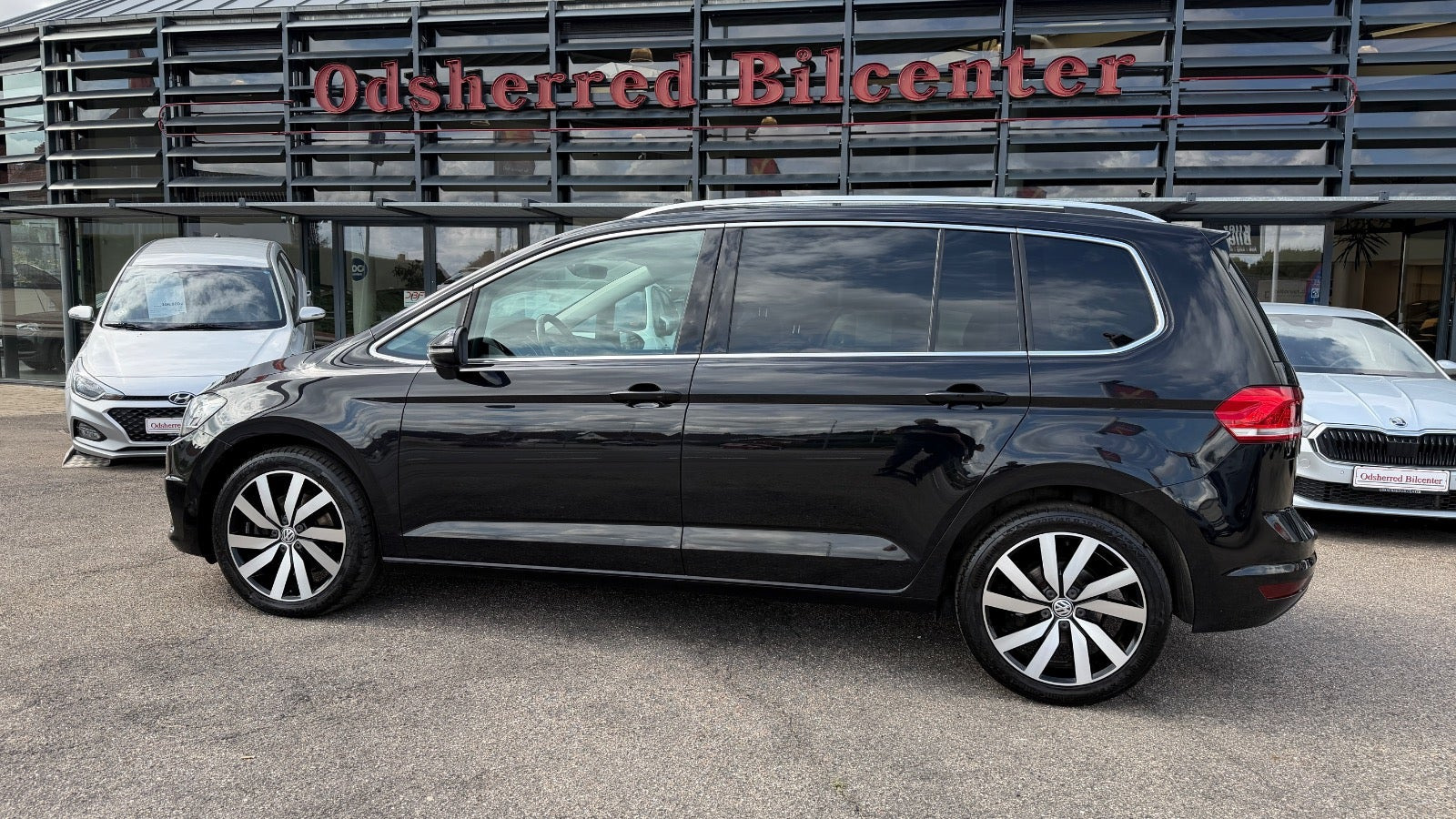 Sort VW Touran fra 2020