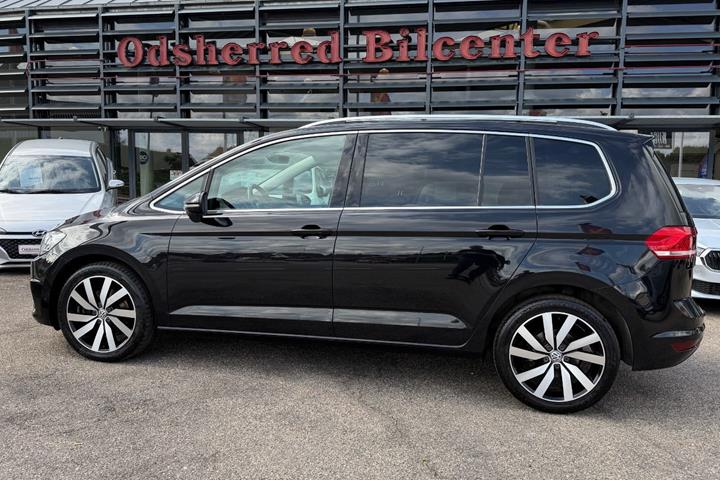 Sort VW Touran fra 2020