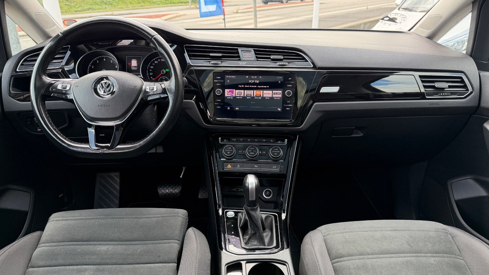 Sort VW Touran fra 2020