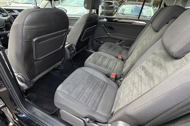 Sort VW Touran fra 2020