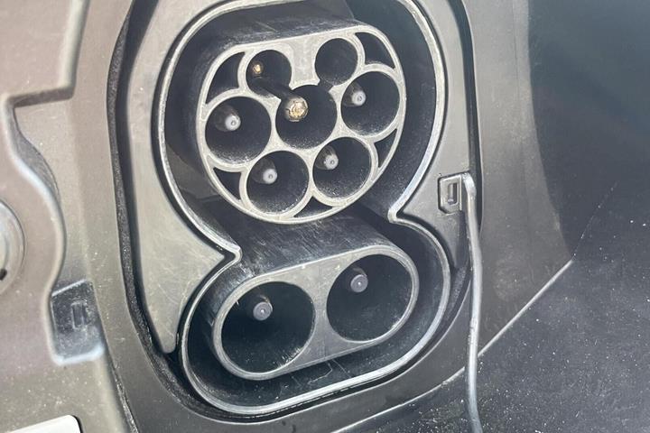 Grå Renault Scenic E-Tech fra 2024