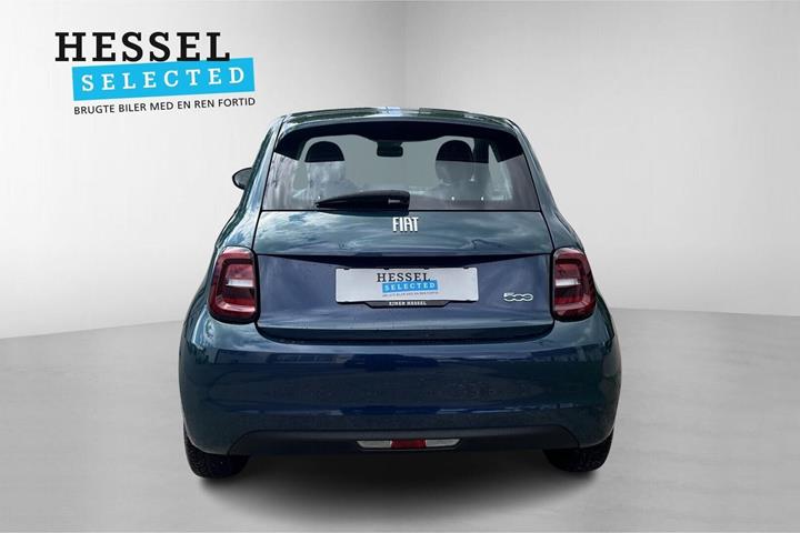 Grøn Fiat 500e fra 2023