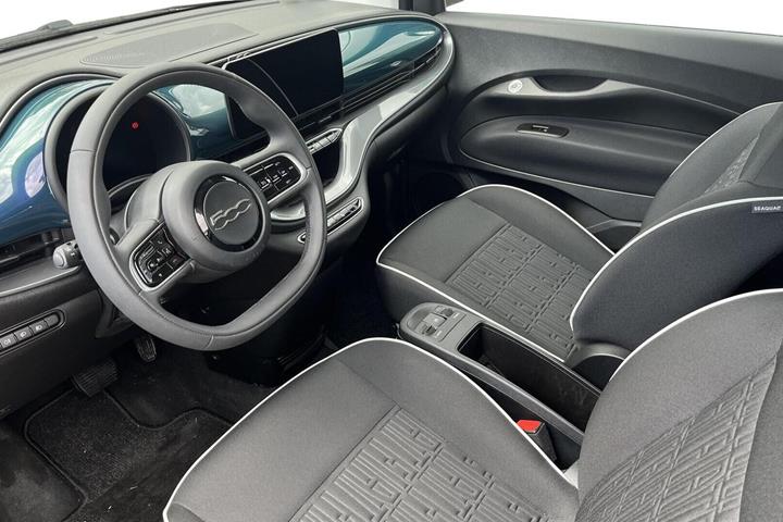 Grøn Fiat 500e fra 2023