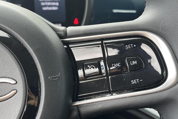 Grøn Fiat 500e fra 2023