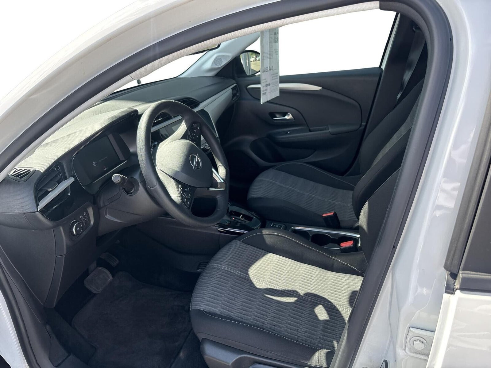 Hvid Opel Corsa-e fra 2023