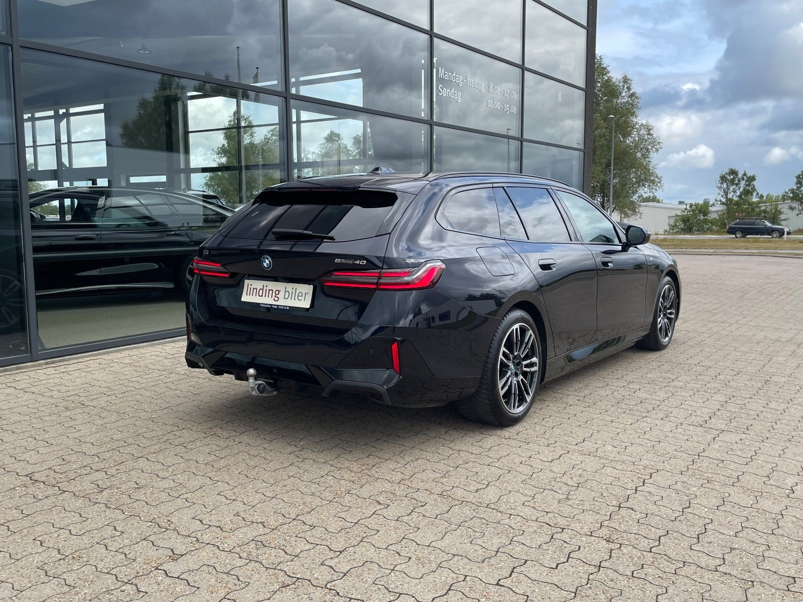 Sort BMW i5 fra 2025