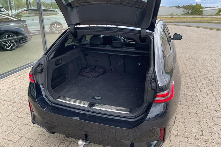Sort BMW i5 fra 2025
