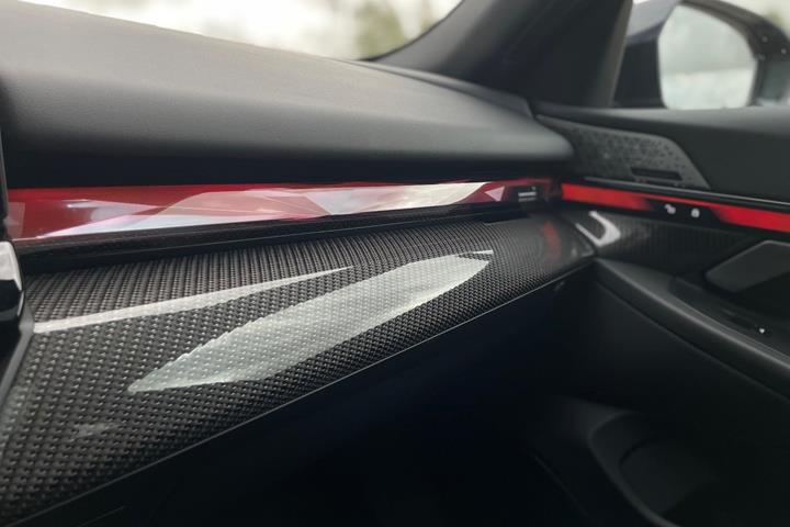 Sort BMW i5 fra 2025