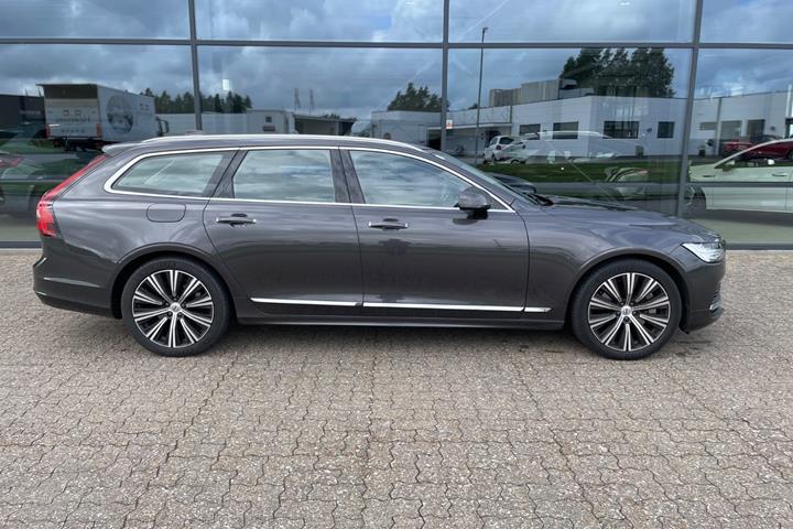 Grå Volvo V90 fra 2022