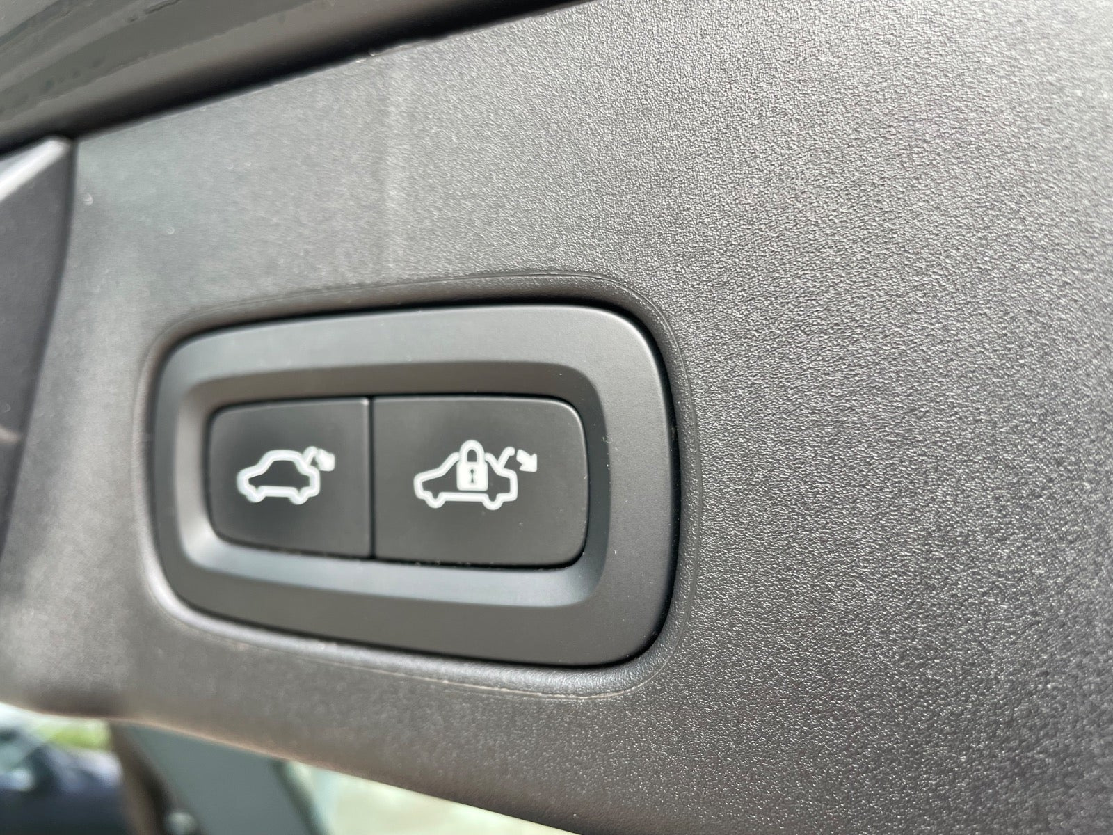 Grå Volvo V90 fra 2022