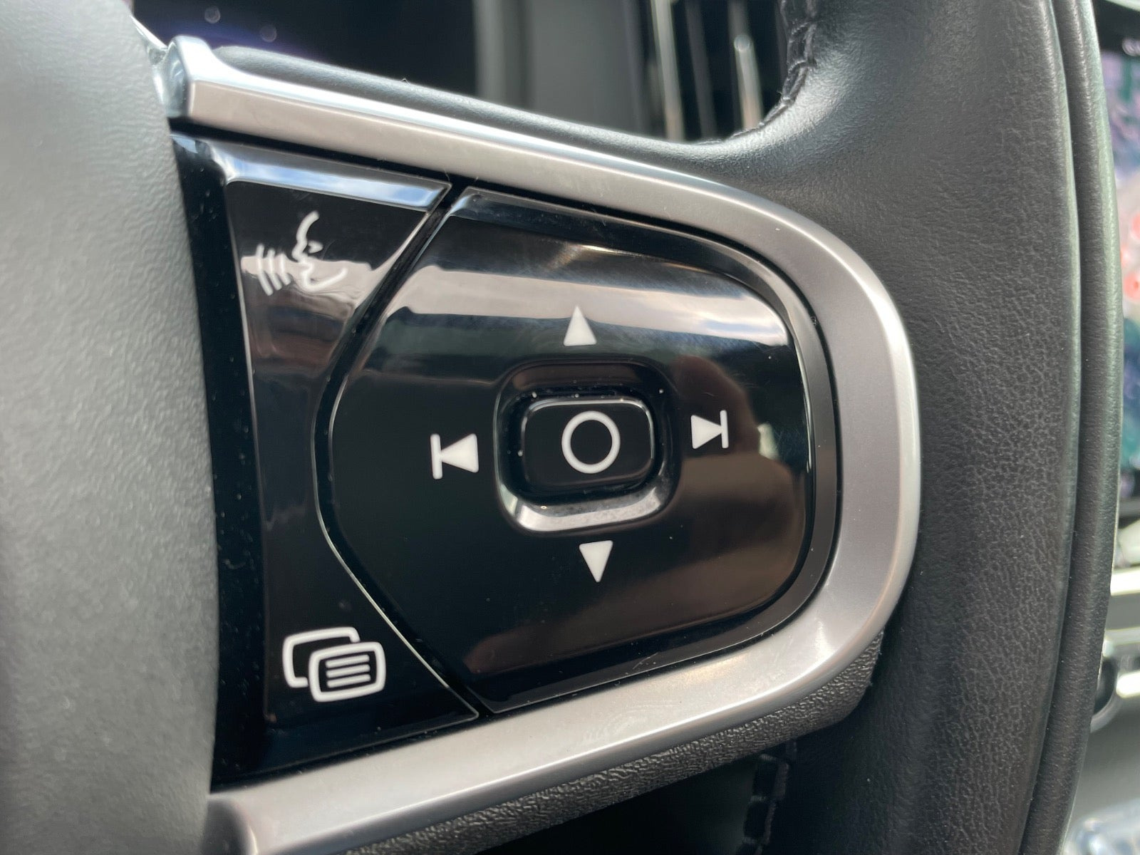 Grå Volvo V90 fra 2022