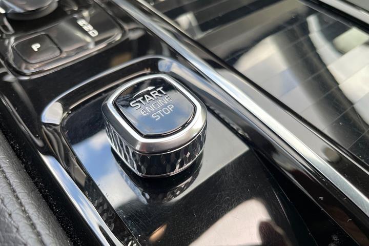 Grå Volvo V90 fra 2022