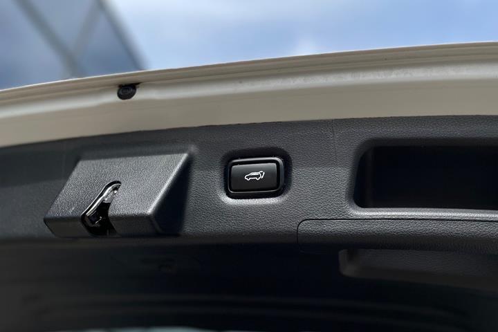 Hvid Hyundai Santa Fe fra 2021