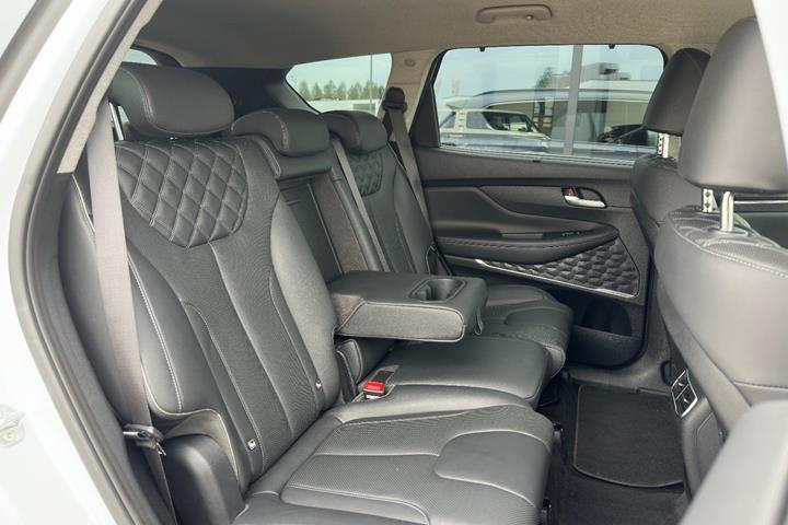 Hvid Hyundai Santa Fe fra 2021