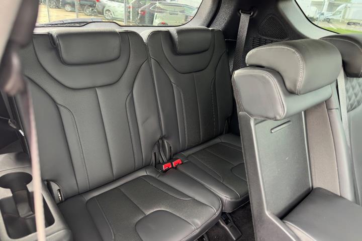 Hvid Hyundai Santa Fe fra 2021