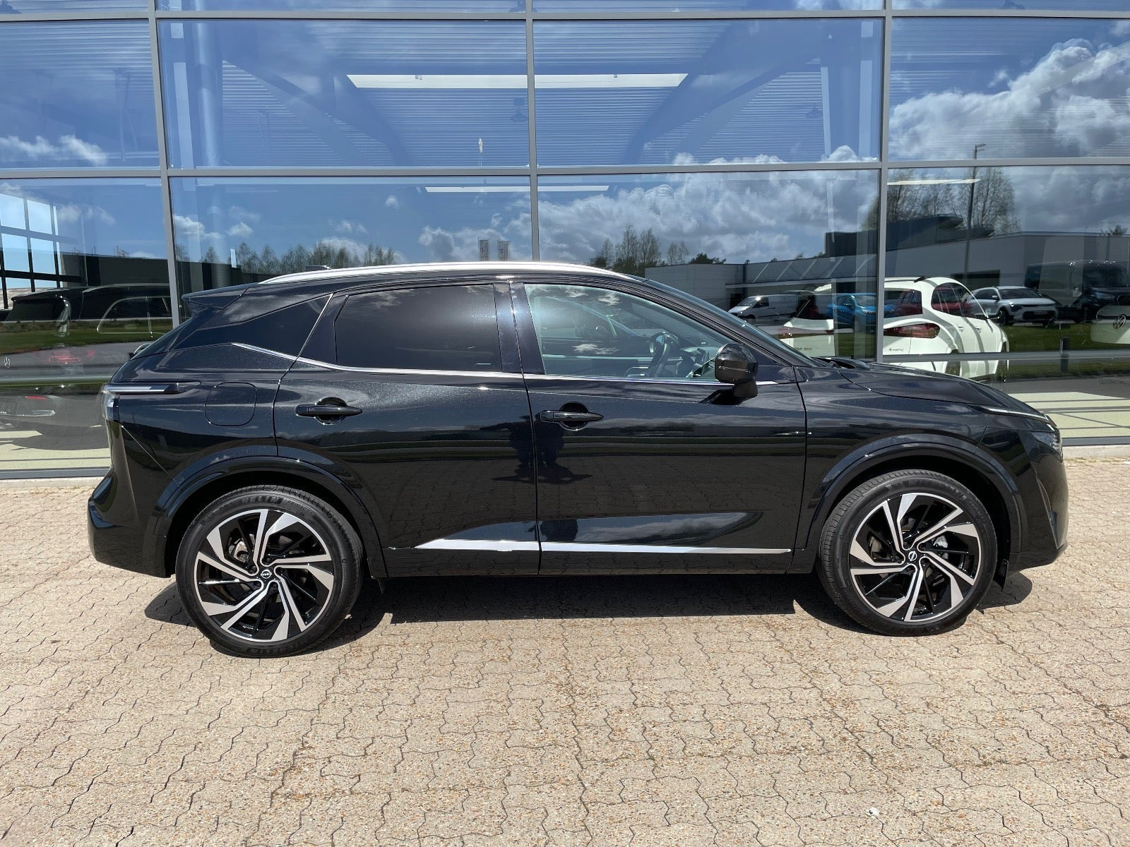Sort Nissan Qashqai fra 2024