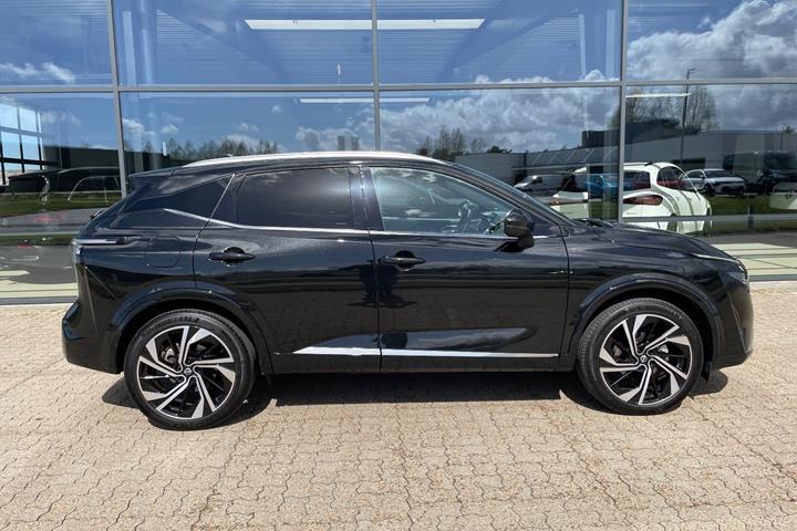 Sort Nissan Qashqai fra 2024