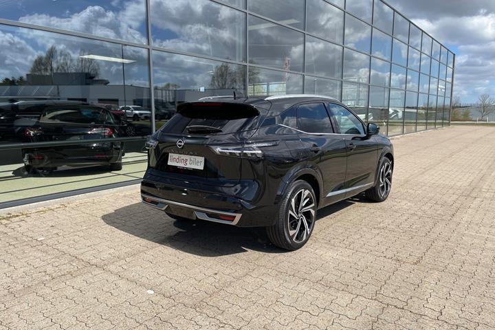 Sort Nissan Qashqai fra 2024