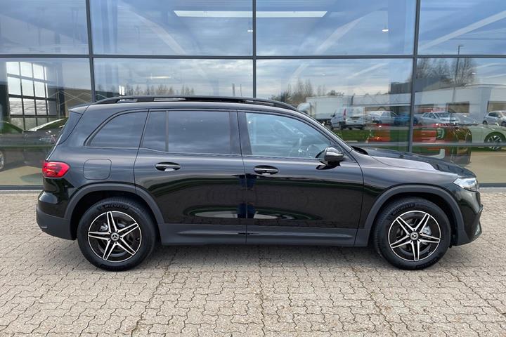 Sort Mercedes EQB250+ fra 2025