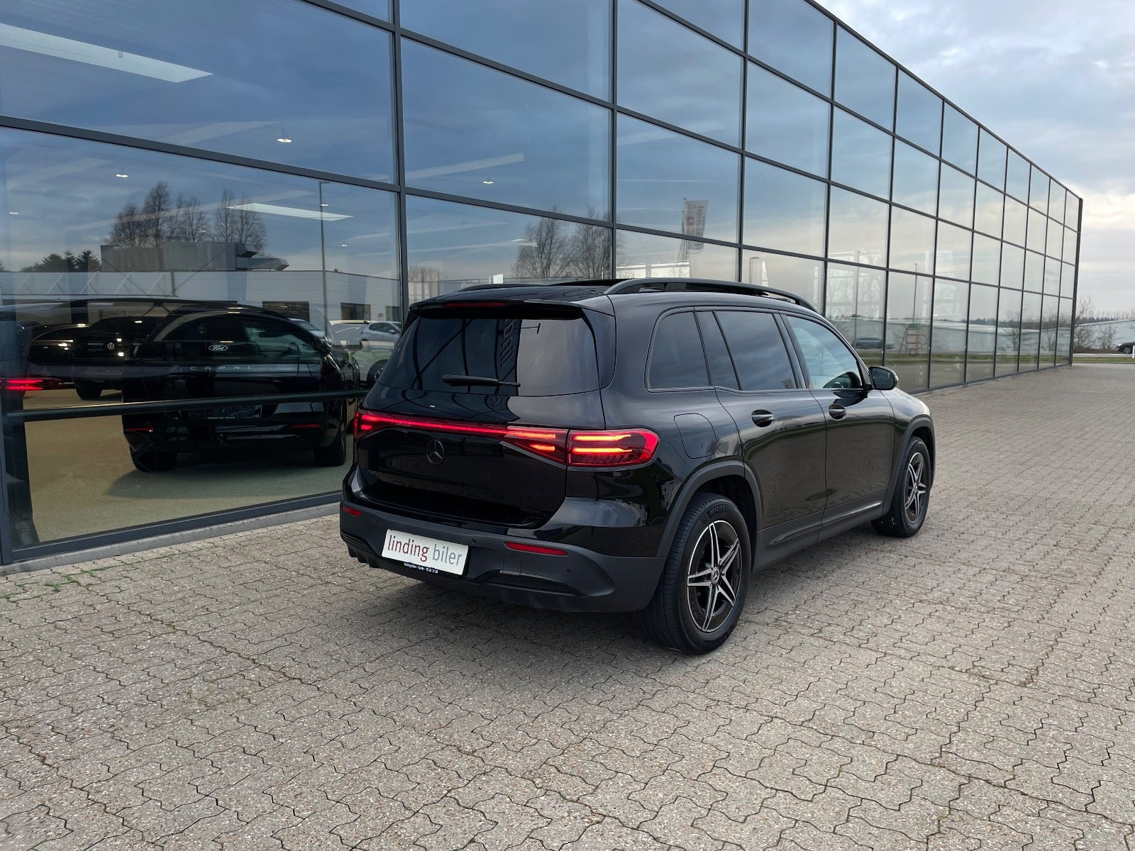 Sort Mercedes EQB250+ fra 2025